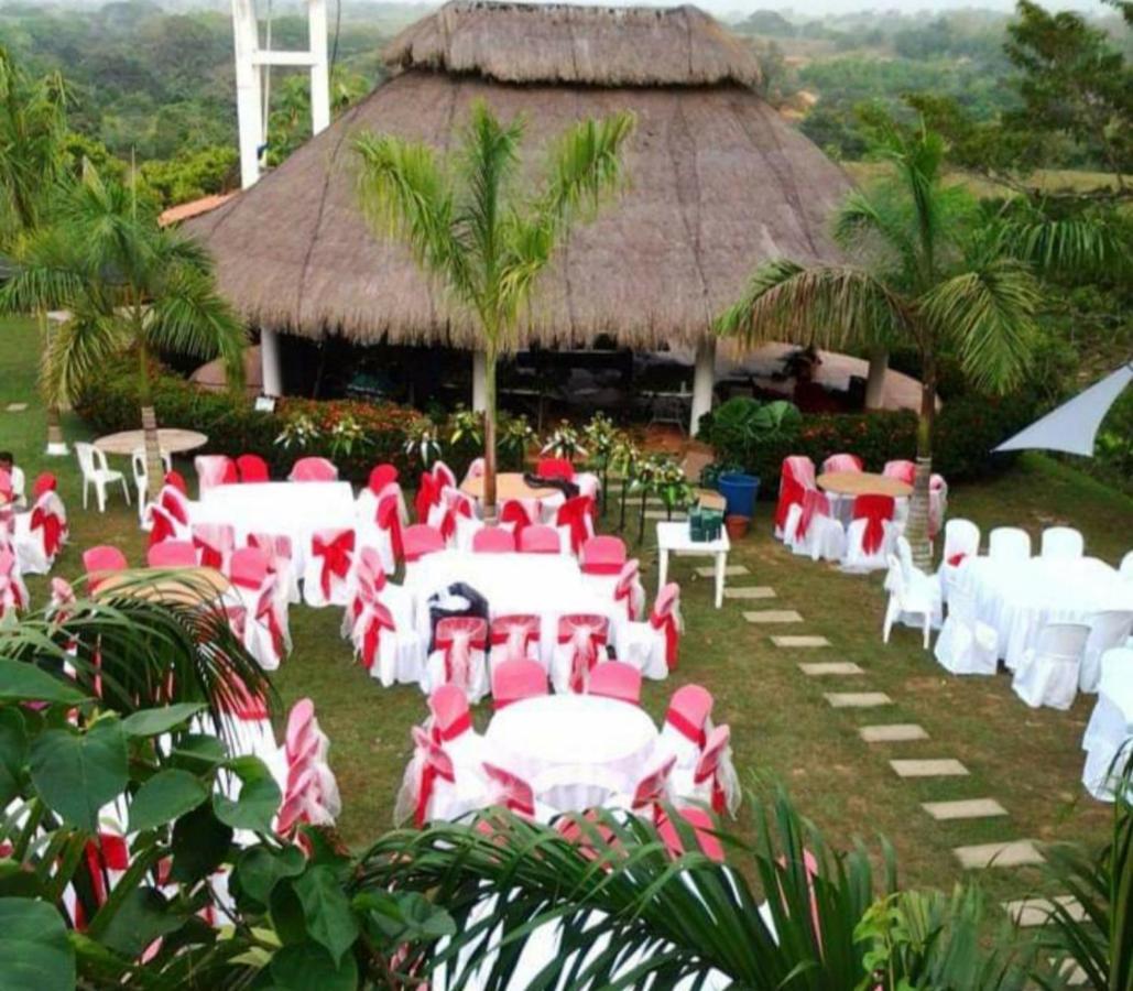 Casa Campo Emaus Caucasia Exterior photo