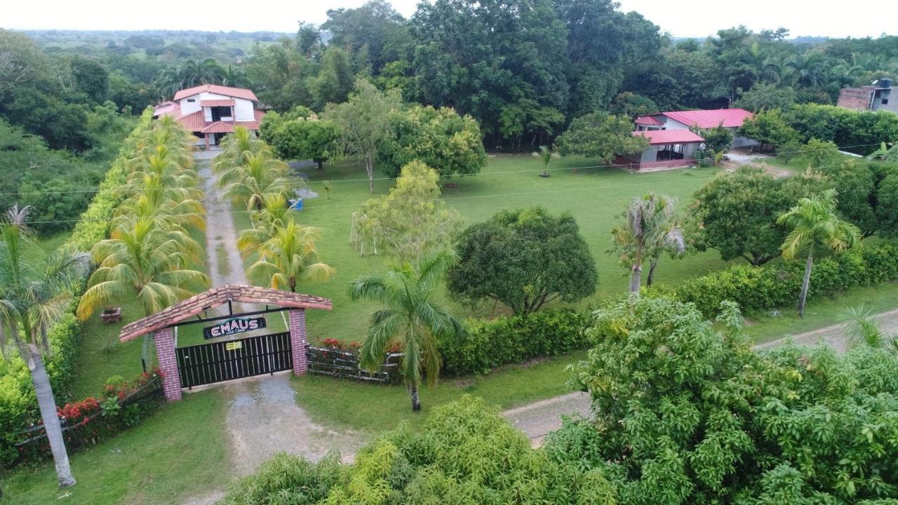Casa Campo Emaus Caucasia Exterior photo