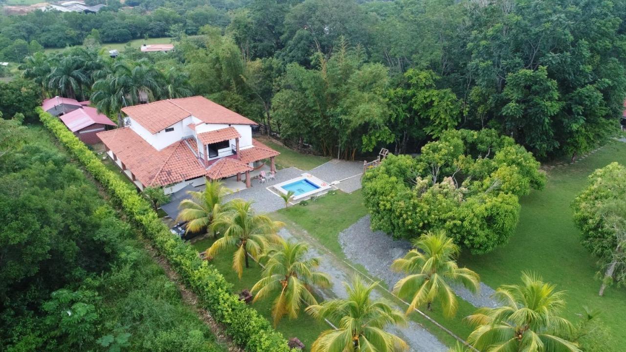 Casa Campo Emaus Caucasia Exterior photo